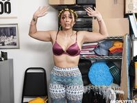 Lilly Hall - Shoplyfter