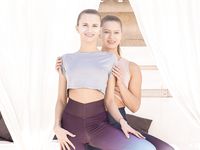 Mia Split, Stella Flex - A Girl Knows