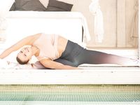 Mia Split, Stella Flex - A Girl Knows