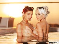 Elsa Jean, Emily Willis - Tushy