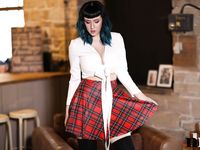 Lisha Blackhurst - Nothing But Curves