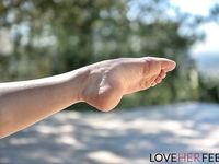 Diana Grace - Love Her Feet