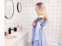 Iris - Young Courtesans