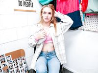 Athena Fleurs - Shoplyfter