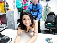 Kiana Kumani - Shoplyfter