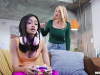 Wendy Raine, Jade Kimiko - Moms Lick Teens
