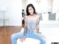 Luna Lovely - She Loves Black