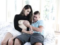 Sofie Reyez - Family Strokes