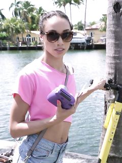 Alexis Tae - Bang Bus