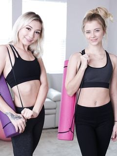 Chloe Temple, Riley Star - Sis Loves Me