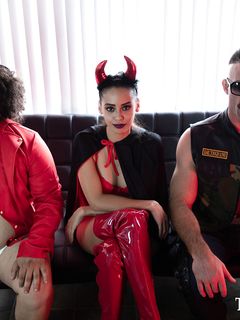 Andreina Deluxe - Tough Love X