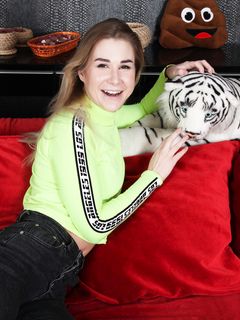 Madison McQueen - Heavy on Hotties