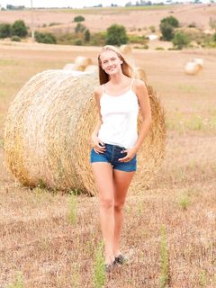 Dahlia Svensson - MetArt