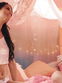 Eliza Ibarra, Lulu Chu - Twistys