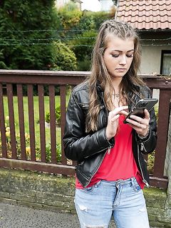 Olivia Sparkle - Hunt 4K