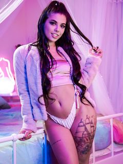 Gina Valentina - The Arrangement