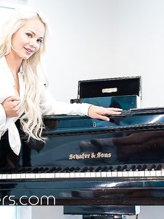 Elsa Jean - VR Bangers