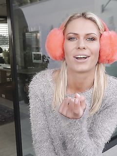 Claudia Macc - VR Hush