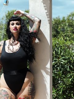 Cherrie Pie - Nothing But Curves