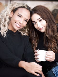 Romy Indy & Ginebra Bellucci - Viv Thomas