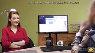 LOAN4K. Seins hypnotiques pour le gestionnaire de crédit