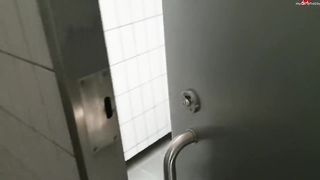 Lessia-Mia: Disgusting Toilet, i'll rather Pee myself