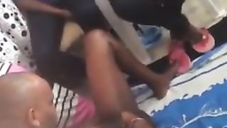 SEX OLD HEAD TEACHES KENYAN GIRLS HOW TO GO INTO SQUIRTING!