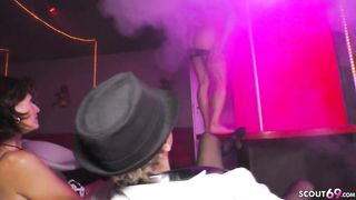 DEUTSCHE OMA FICKT DEN STRIPPER AUF GEBURTSTAGS PARTY - GERMAN GRANNY