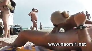 sucer des bites sur la plage par naomi1