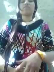 pakistani girl showing fat pussy outdoor
