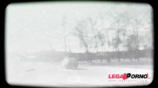 Arwen Gold gets that Huge asshole demolished in double anal threesome