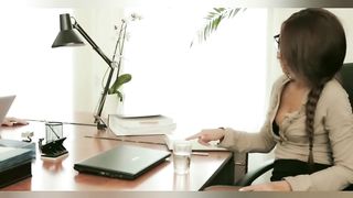 Boss Fucked Hardcore Sexy Secretary : bit. ly\/2WRM9AT