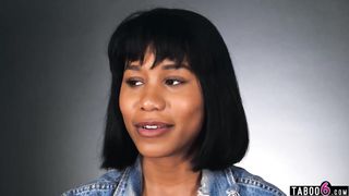 Ebony MILF babe Jenna Foxx shows us how women orgasm