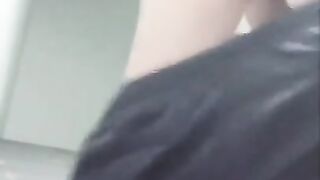 小可爱(原卡哇伊)叶子姐颜值不错美少妇楼道双人啪啪 再回到房间两女一男上位骑乘轮流抽插大力猛操