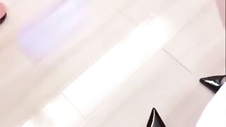 小可爱(原卡哇伊)叶子姐颜值不错美少妇楼道双人啪啪 再回到房间两女一男上位骑乘轮流抽插大力猛操