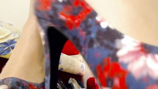 Baby Show Feet on Cam Horny Blondy