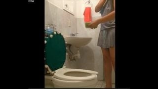 turkish woman relaxes in the toilet turkish milf