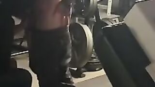 Ebony Deepthroats Cock and Gets a Throatpie