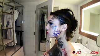 Genevieve Sinn Pounded while getting her Face Tattooed