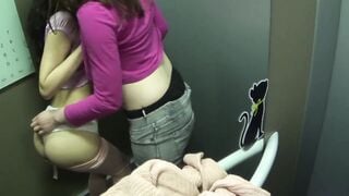 (RISKY PUBLIC SEX) Threesome and Facial in an Elevator!!!