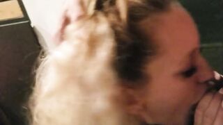 Cheating Girlfriend Sucked my Dick for 10 Secondes in Exanges of a Cigarette at the Airb&b