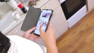 The Son Watched the Stepmother Talking on the Phone and had Anal Sex with her in her Big Ass.