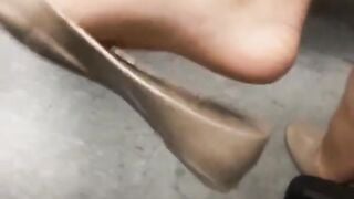 BEST CANDID SHOEPLAY FACE+UPSKIRT BY VERY HOT TEACHER!