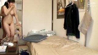 大きな乳房が揺れる！部屋に連れ込んでエッチしている様子をこっそり撮影してみる