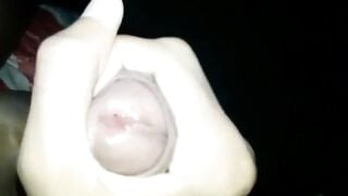 Niño con polla grande se masturba