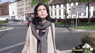 Elise prof mature baisée par le surveillant du collège