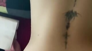 Me pide por favor que le meta la pija en cuatro,mientras tiene un vibrador