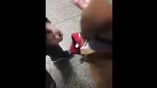 Putaria em banheirao publico