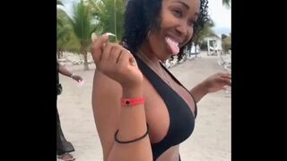 STUPID THICK ASS CHOCOLATE CHICK