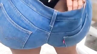 STUPID THICK ASS CHOCOLATE CHICK